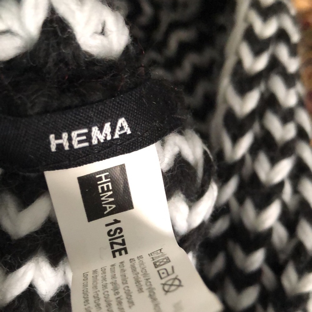 NWT Black & White Infinity Scarf - Picture 3 of 3